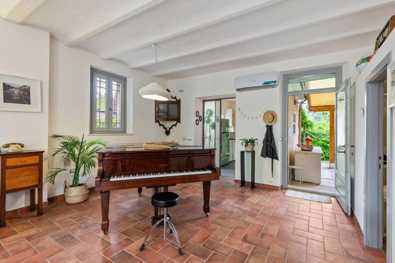 Grande Villa Storica Per Vacanze Con Giardino Privato E Piscina Ostra Экстерьер фото