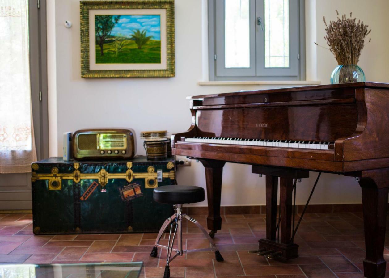 Grande Villa Storica Per Vacanze Con Giardino Privato E Piscina Ostra Экстерьер фото